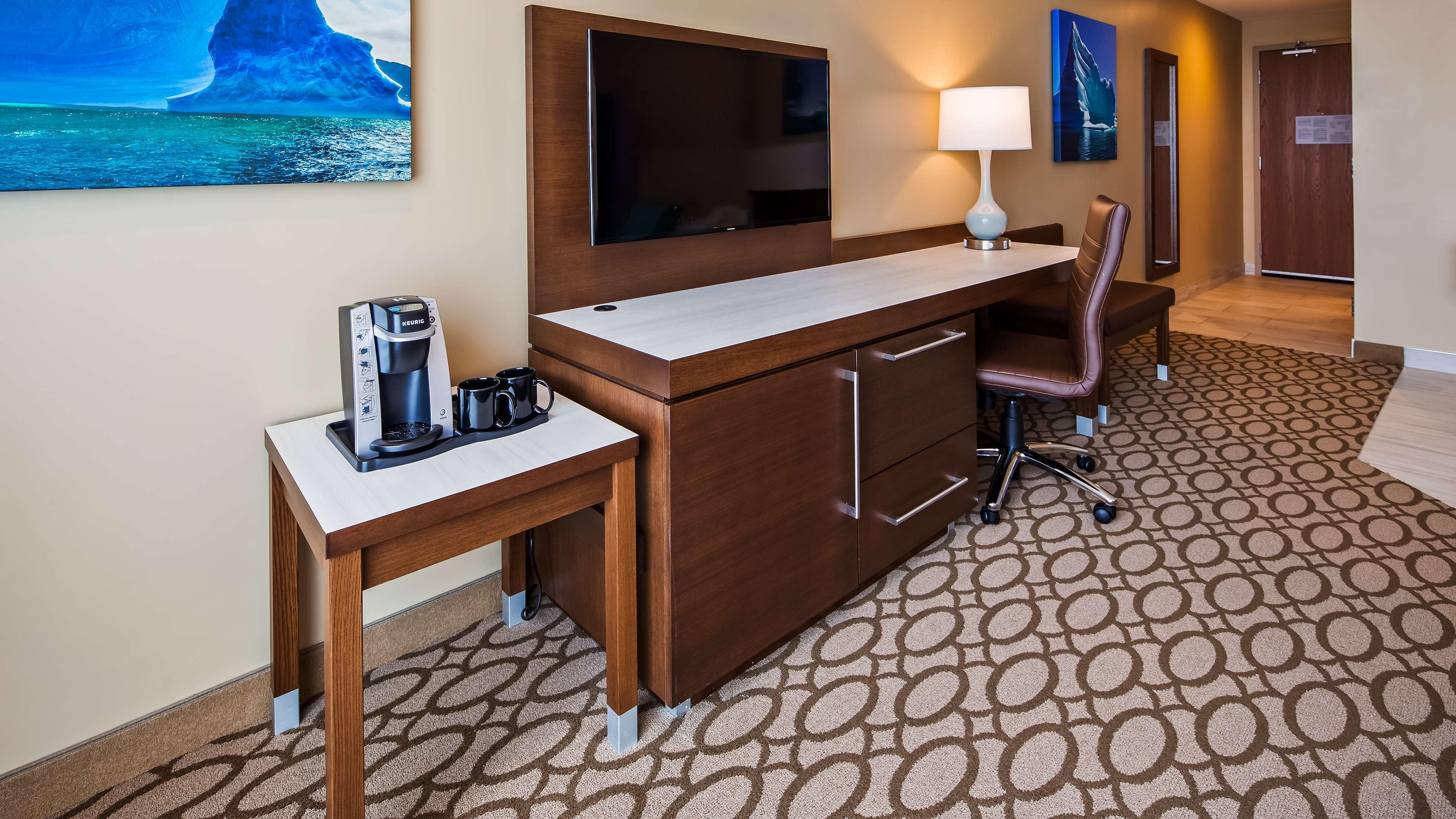 Best Western Plus St. John'S Airport Hotel And Suites Buitenkant foto