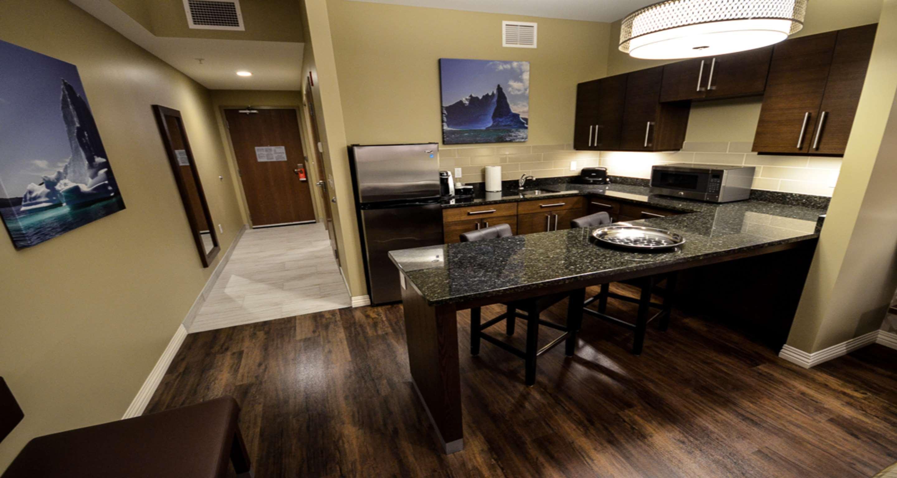 Best Western Plus St. John'S Airport Hotel And Suites Buitenkant foto