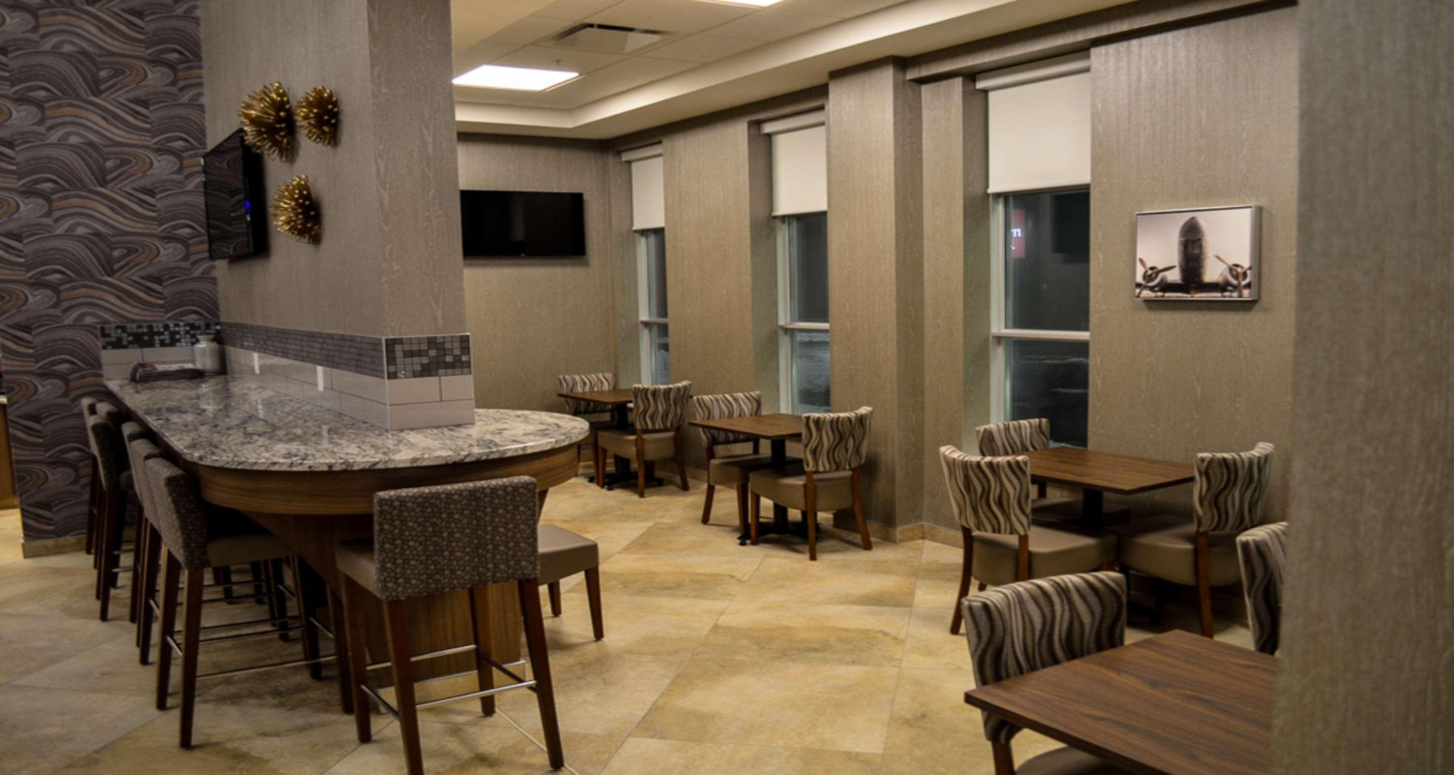 Best Western Plus St. John'S Airport Hotel And Suites Buitenkant foto