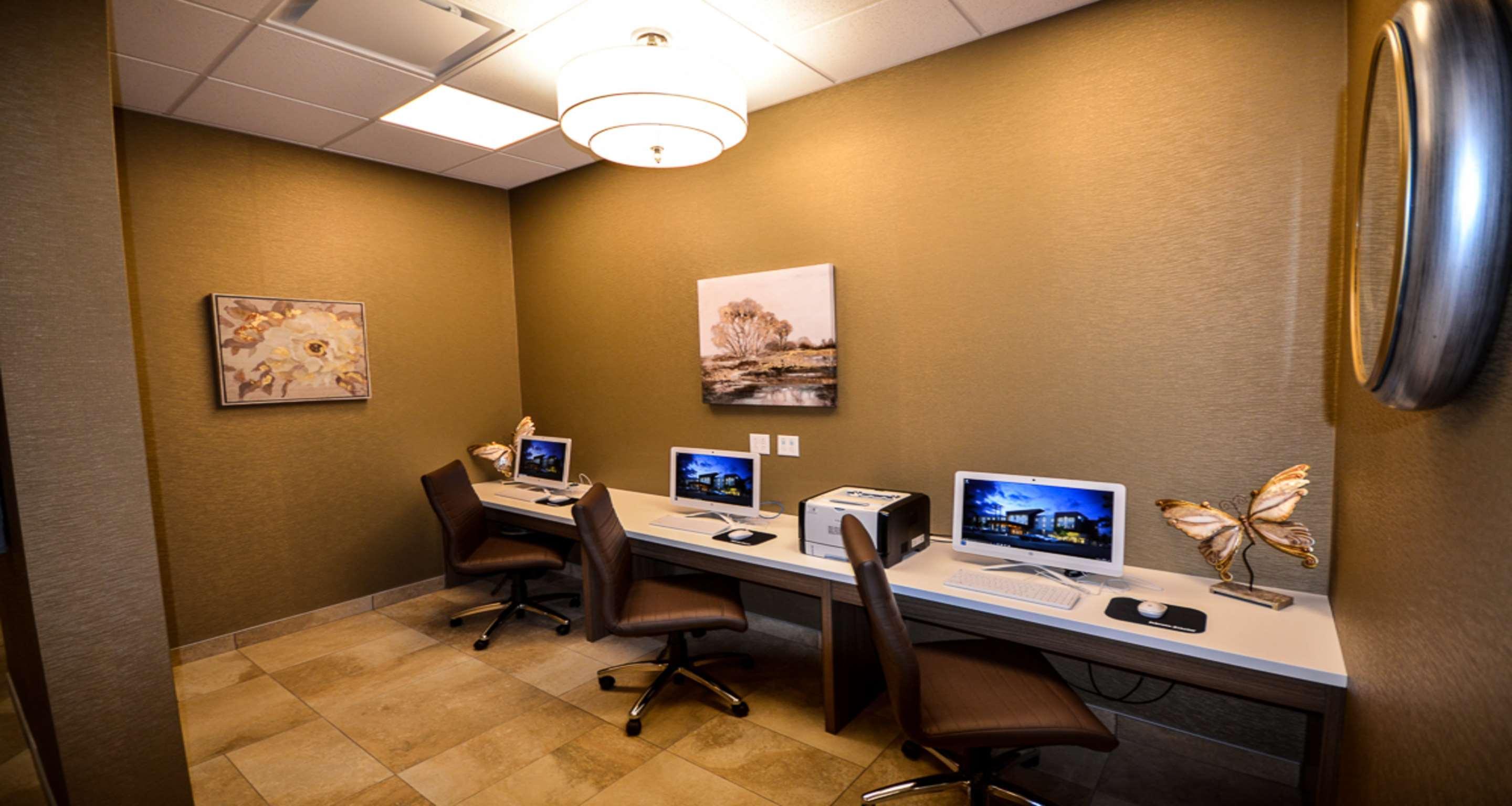 Best Western Plus St. John'S Airport Hotel And Suites Buitenkant foto