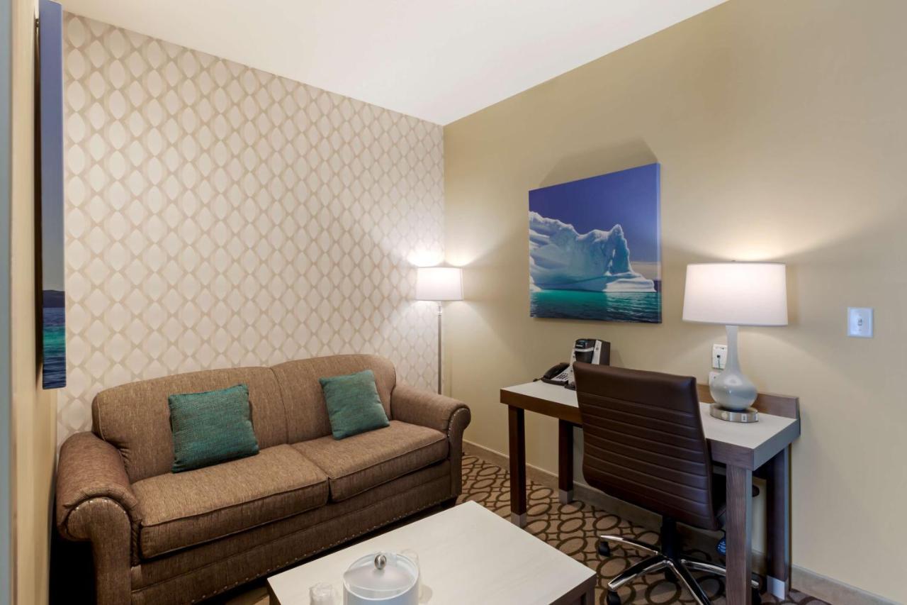 Best Western Plus St. John'S Airport Hotel And Suites Buitenkant foto